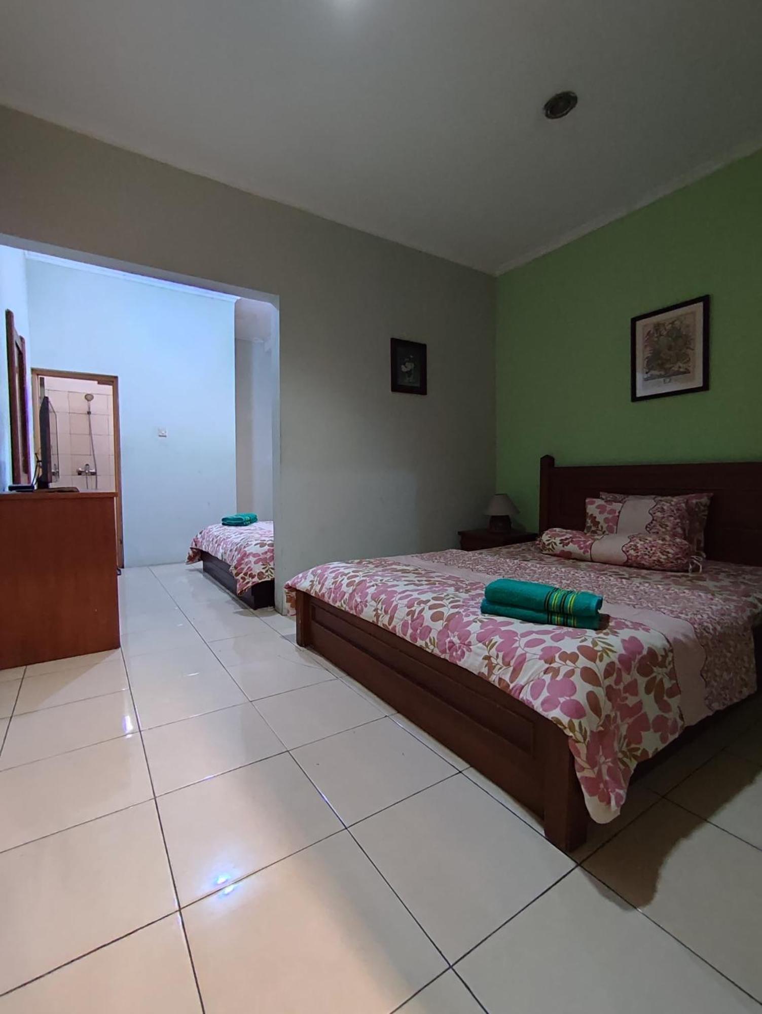 Maribaya Family Guest House Syariah Lembang Buitenkant foto